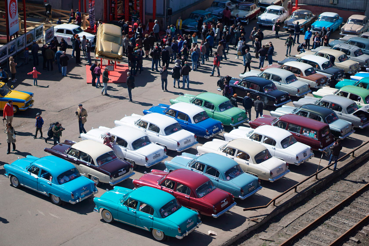 Японский рынок автомобилей. Лоты автомобилей. Авторынок японских автомобилей. Aston martin db ar1 2003 года. Фото автомобилей импортных.