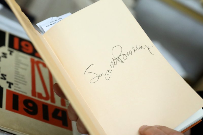 Задача про 5 рублей. Сколько купил каждый из них. Решение задачи условия задачи. Решение задачи методом задачи то есть. Викторина по математике.